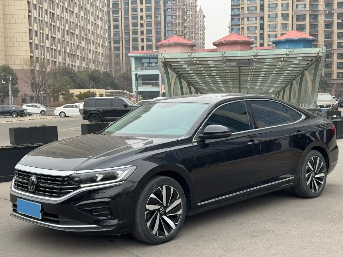 2023 Volkswagen Passat 2.0T 186HP L4 7DCT