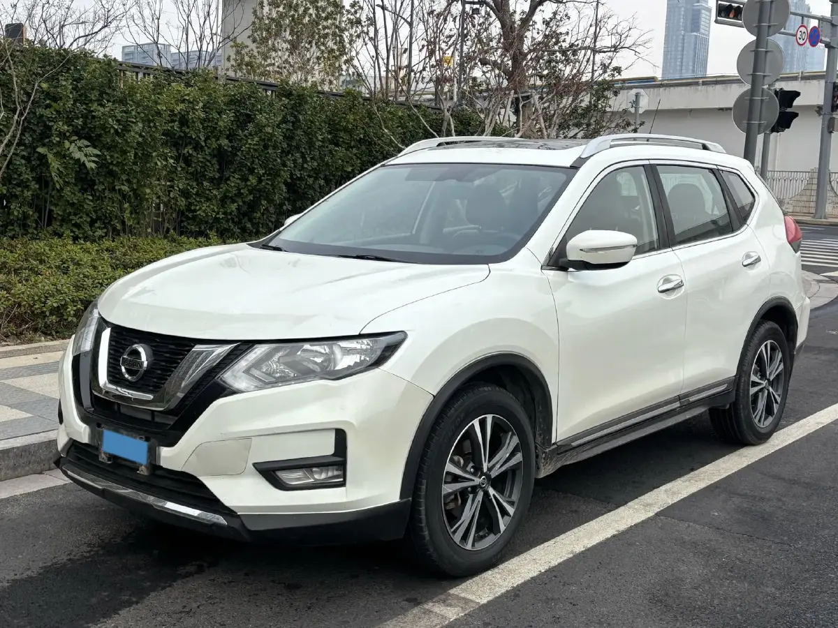 2021 Nissan X-Trail 2.5L 181HP L4 CVT
