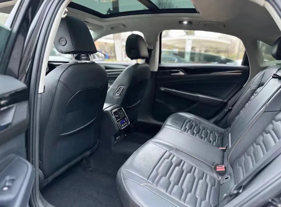 2020 Volkswagen Passat 2.0T 186HP L4 7DCT,autocango,china used car exporter,china ev exporter,chinese used car exporter,chinese used ev exporter