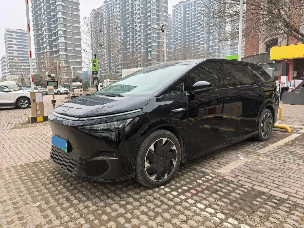 2024 Xpeng X9 BEV 84.5KWH