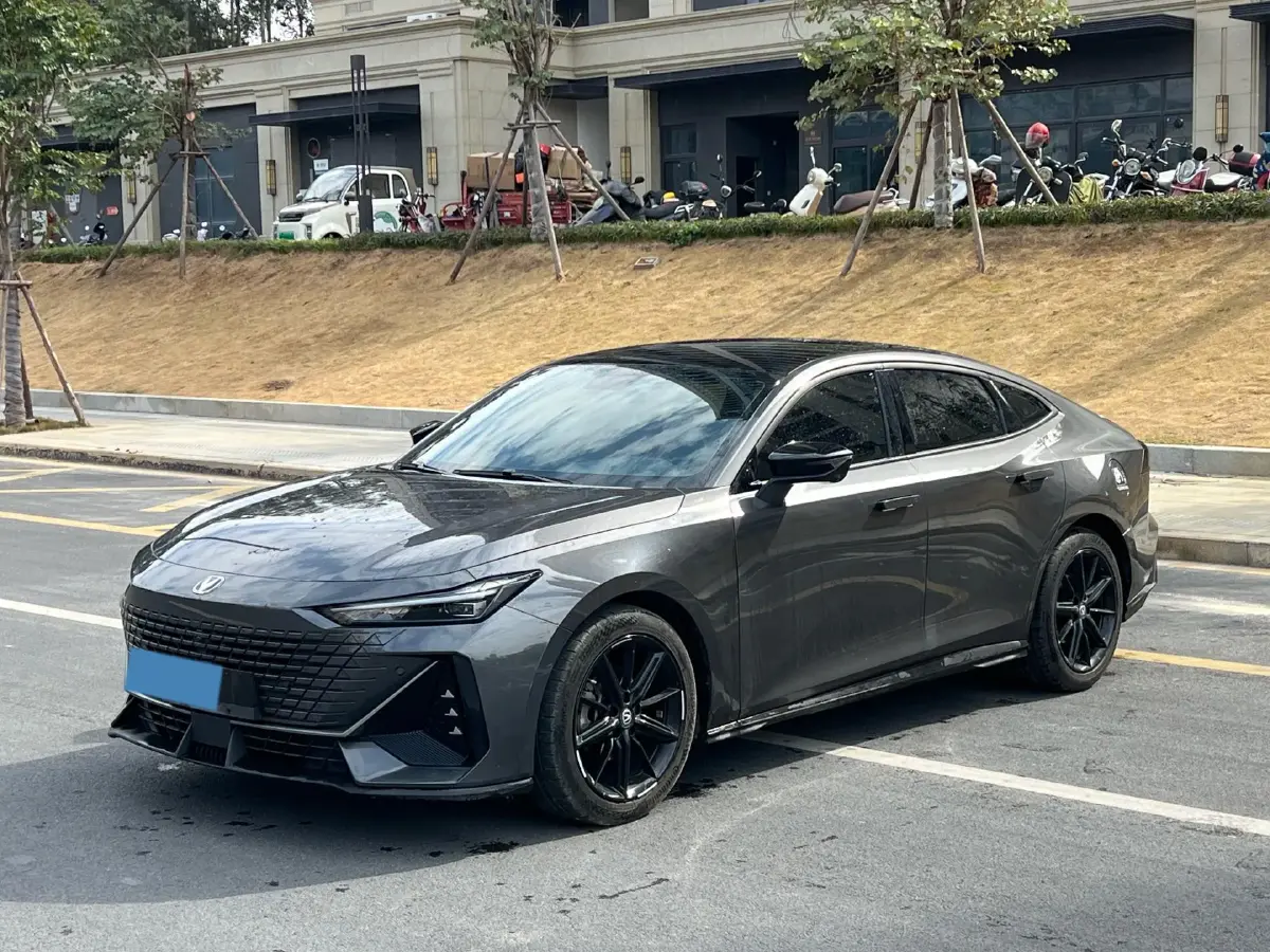 2022 ChangAn UNI-V 1.5T 188HP L4 7DCT