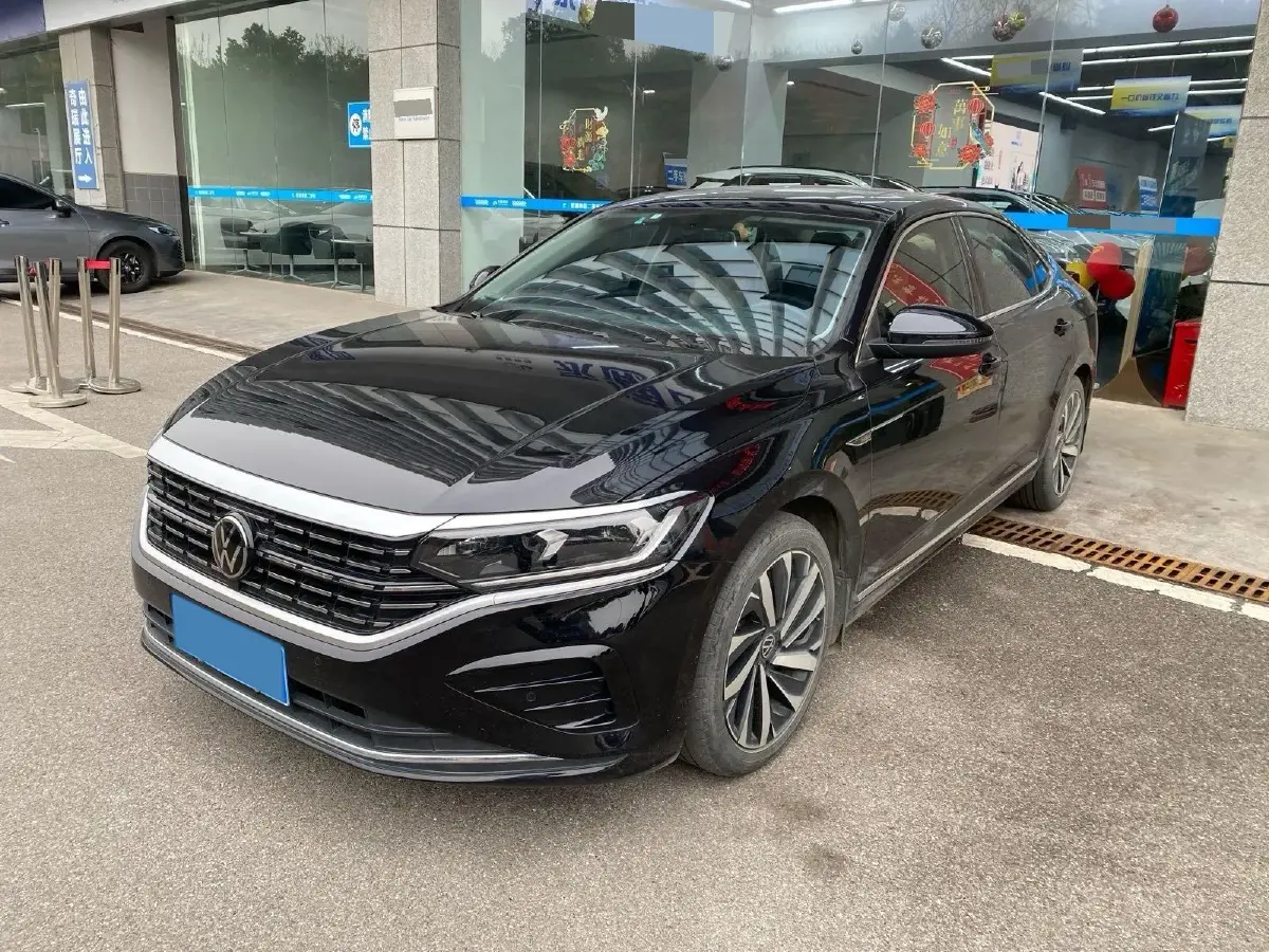2023 Volkswagen Passat 2.0T 186HP L4 7DCT