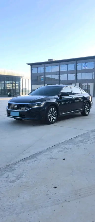 2024 Volkswagen Passat 2.0T 186HP L4 7DCT