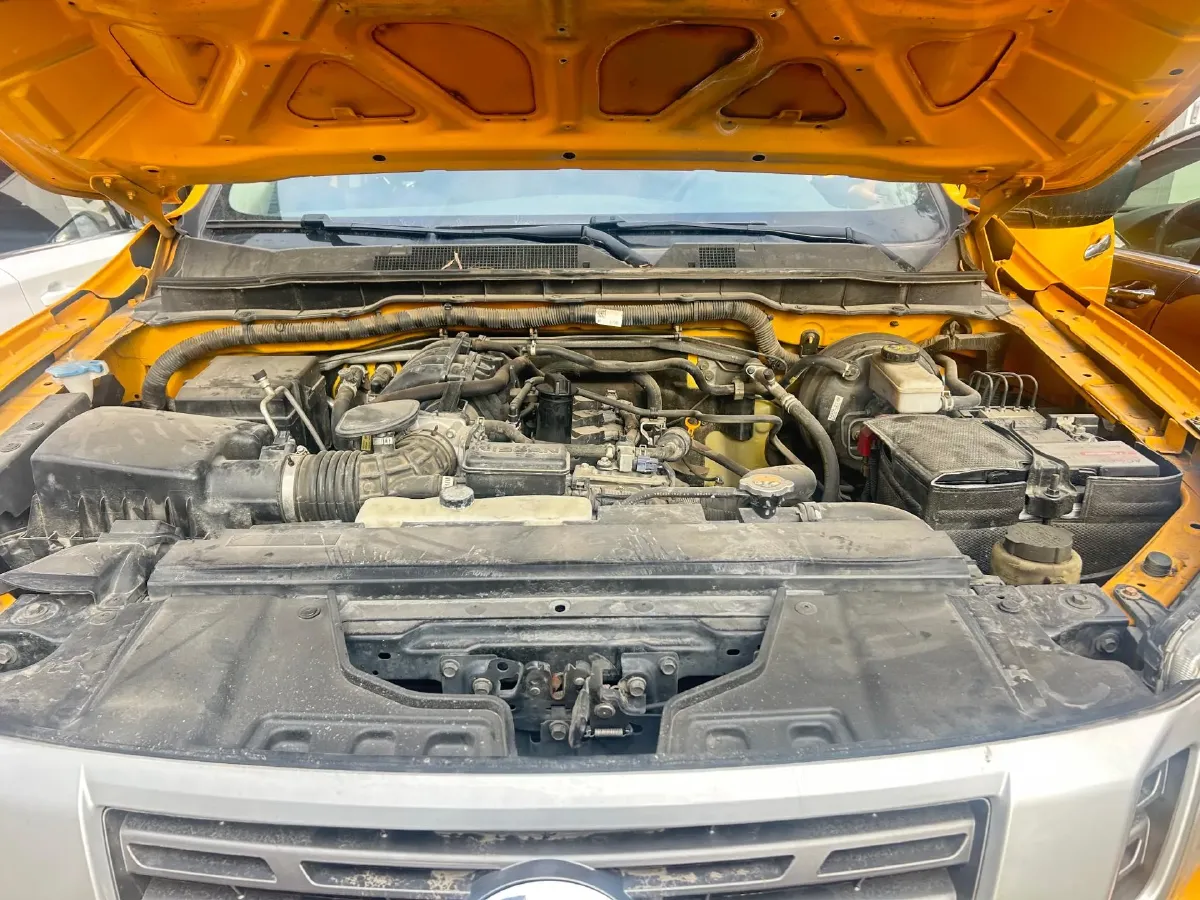 2021 Nissan Navara 2.5L 193HP L4 6MT,autocango,china used car exporter,china ev exporter,chinese used car exporter,chinese used ev exporter