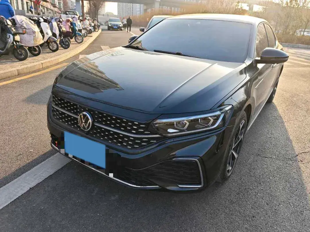 2023 Volkswagen Passat 2.0T 186HP L4 7DCT