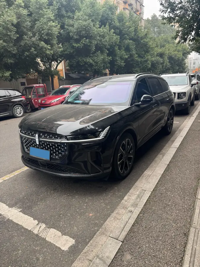 2023 Lincoln Nautilus 2.0T 282HP L4 E-CVT Hybrid