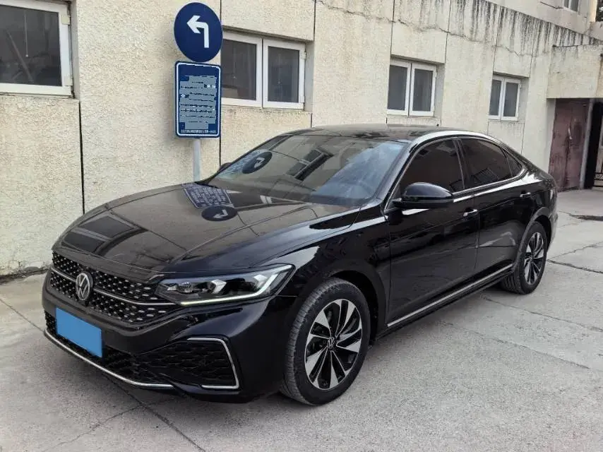 2023 Volkswagen Passat 2.0T 186HP L4 7DCT