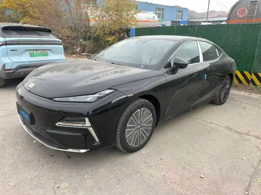 2025 Geely Galaxy Starshine 8 1.5L 112HP L4 1DHT PHEV
