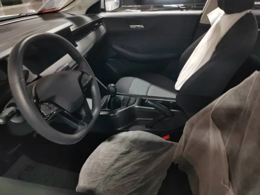 2023 Roewe i5 1.5L 129HP L4 5MT,autocango,china used car exporter,china ev exporter,chinese used car exporter,chinese used ev exporter