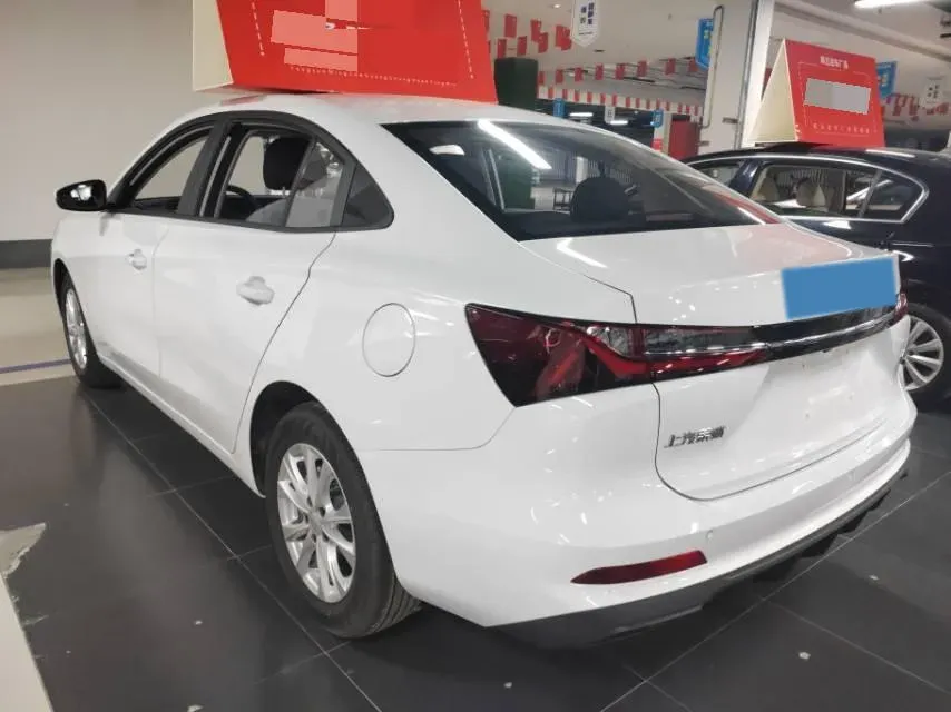 2023 Roewe i5 1.5L 129HP L4 5MT,autocango,china used car exporter,china ev exporter,chinese used car exporter,chinese used ev exporter
