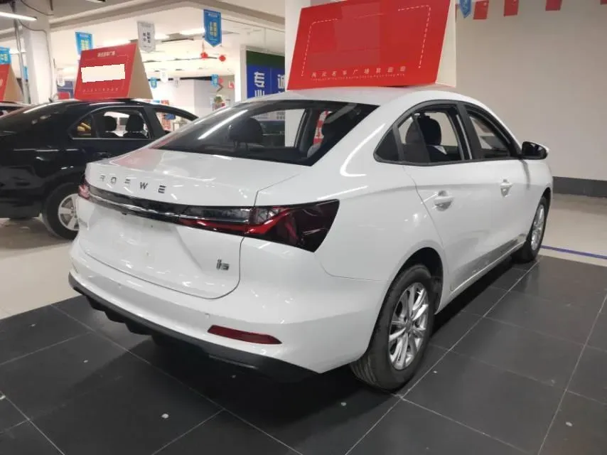 2023 Roewe i5 1.5L 129HP L4 5MT,autocango,china used car exporter,china ev exporter,chinese used car exporter,chinese used ev exporter