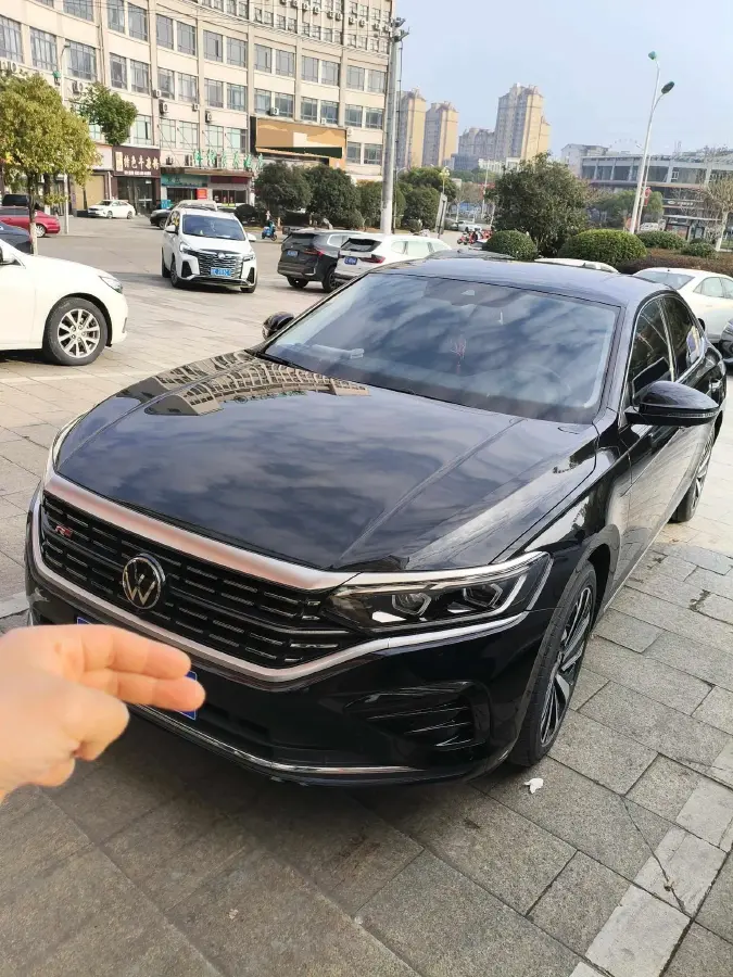 2023 Volkswagen Passat 2.0T 186HP L4 7DCT