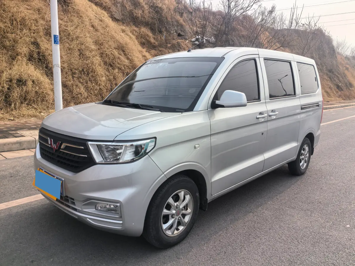 2019 WuLing HongGuang V 1.5L 99HP L4 6MT