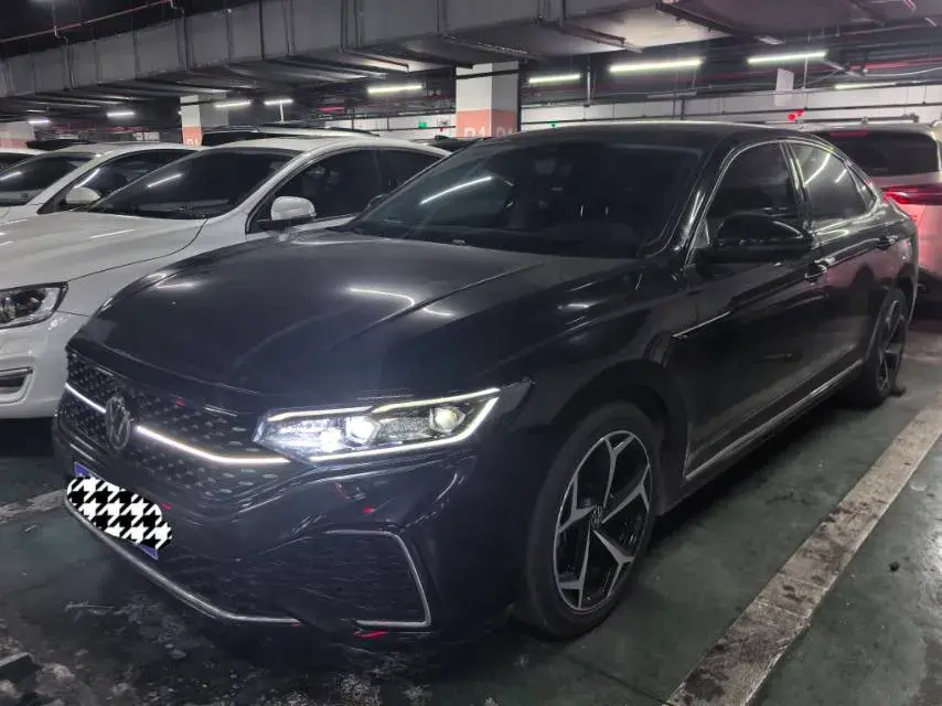 2023 Volkswagen Passat 2.0T 186HP L4 7DCT