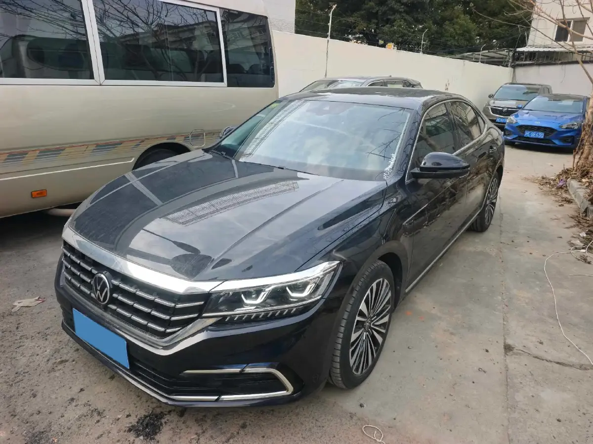 2021 Volkswagen Passat 2.0T 220HP L4 7DCT