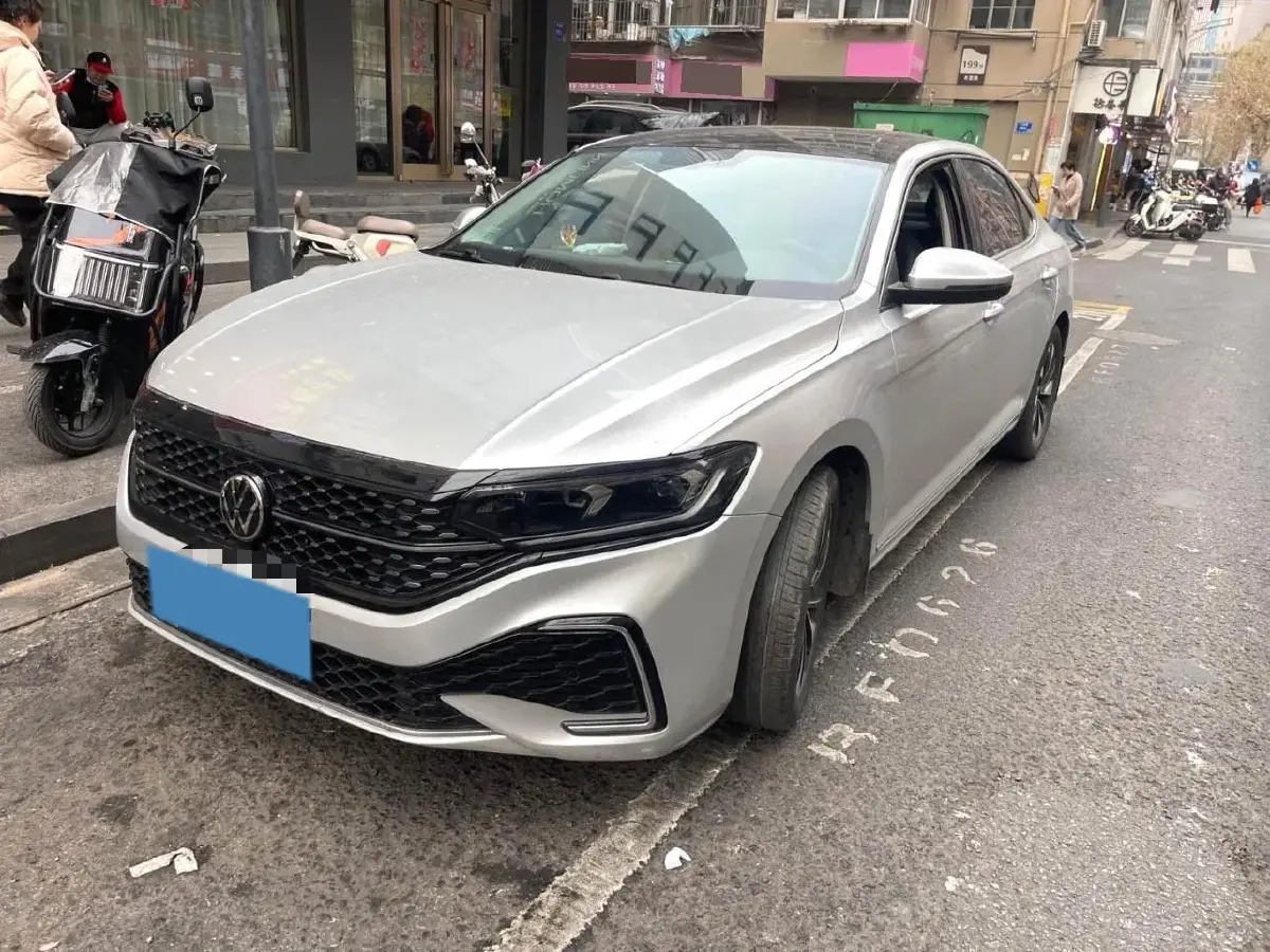 2023 Volkswagen Passat 2.0T 186HP L4 7DCT