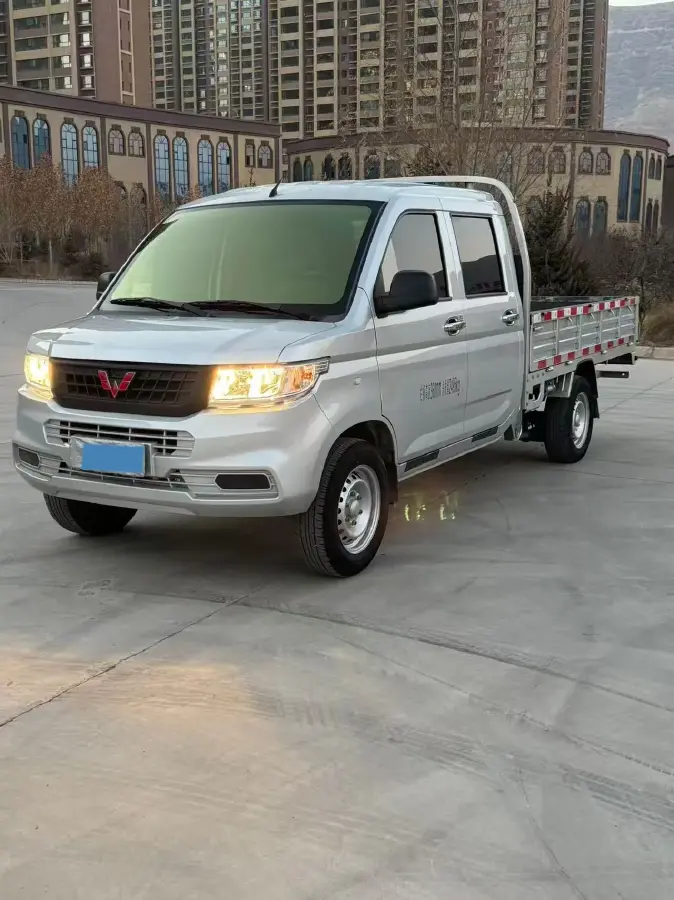 2023 WuLing RongGuang New Truck 2.0L 136HP L4 5MT