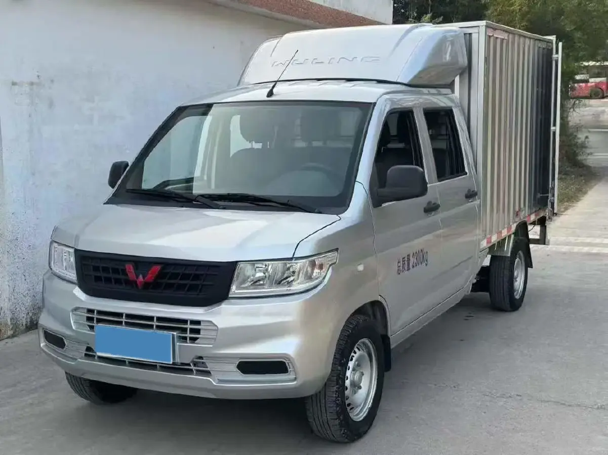 2023 WuLing RongGuang New Truck 2.0L 136HP L4 5MT