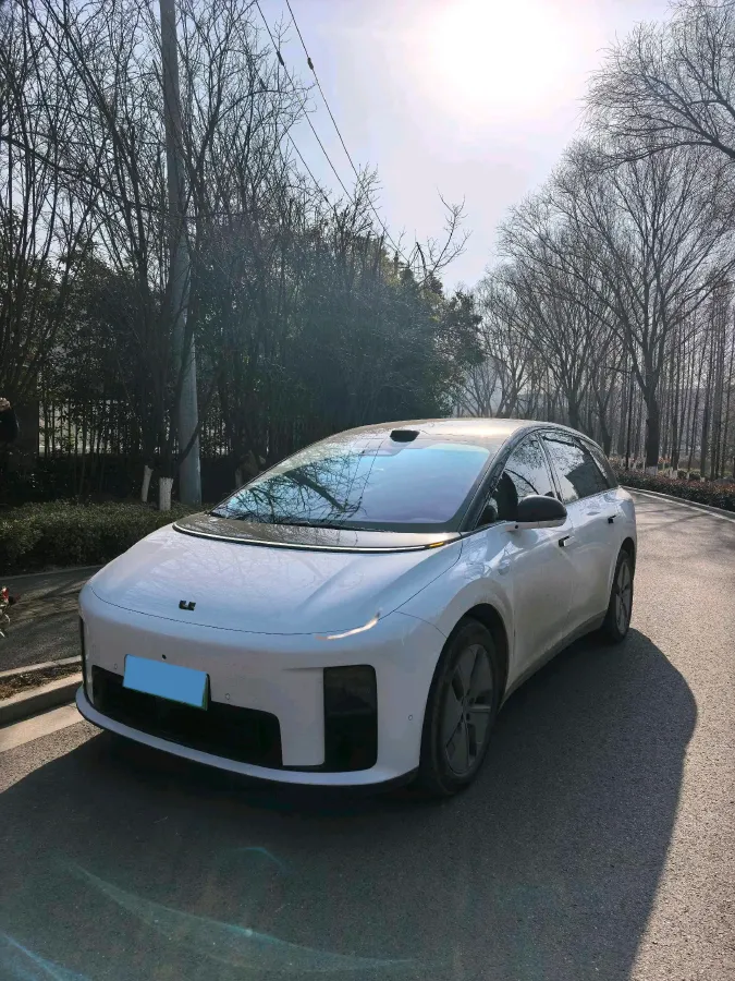 2025 Li i8 BEV,autocango,china used car exporter,china ev exporter,chinese used car exporter,chinese used ev exporter