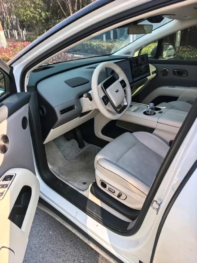 2025 Li i8 BEV,autocango,china used car exporter,china ev exporter,chinese used car exporter,chinese used ev exporter