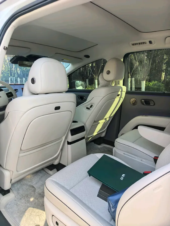 2025 Li i8 BEV,autocango,china used car exporter,china ev exporter,chinese used car exporter,chinese used ev exporter