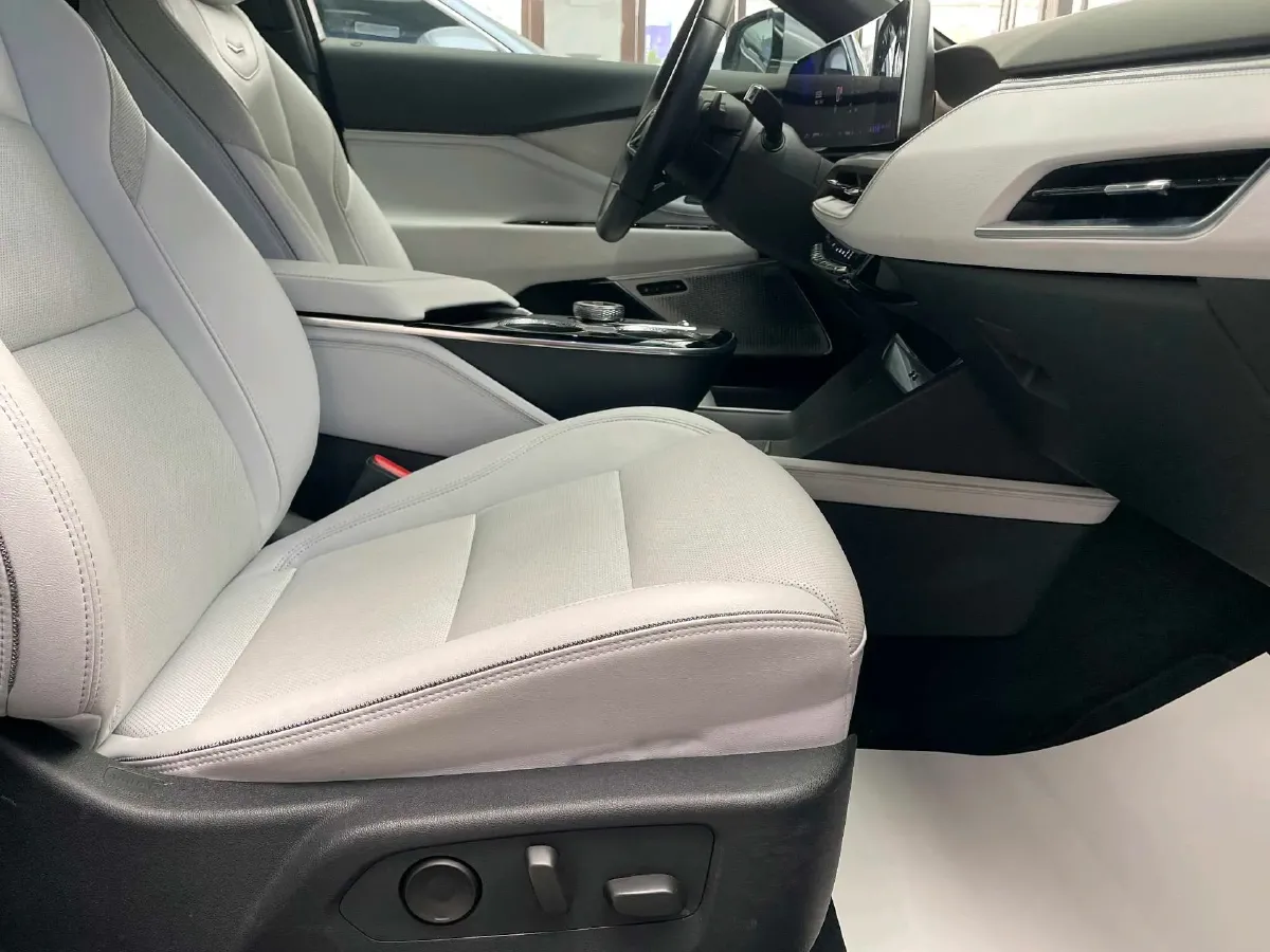 2023 Cadillac GT4 1.5T 211HP L4 9AT,autocango,china used car exporter,china ev exporter,chinese used car exporter,chinese used ev exporter