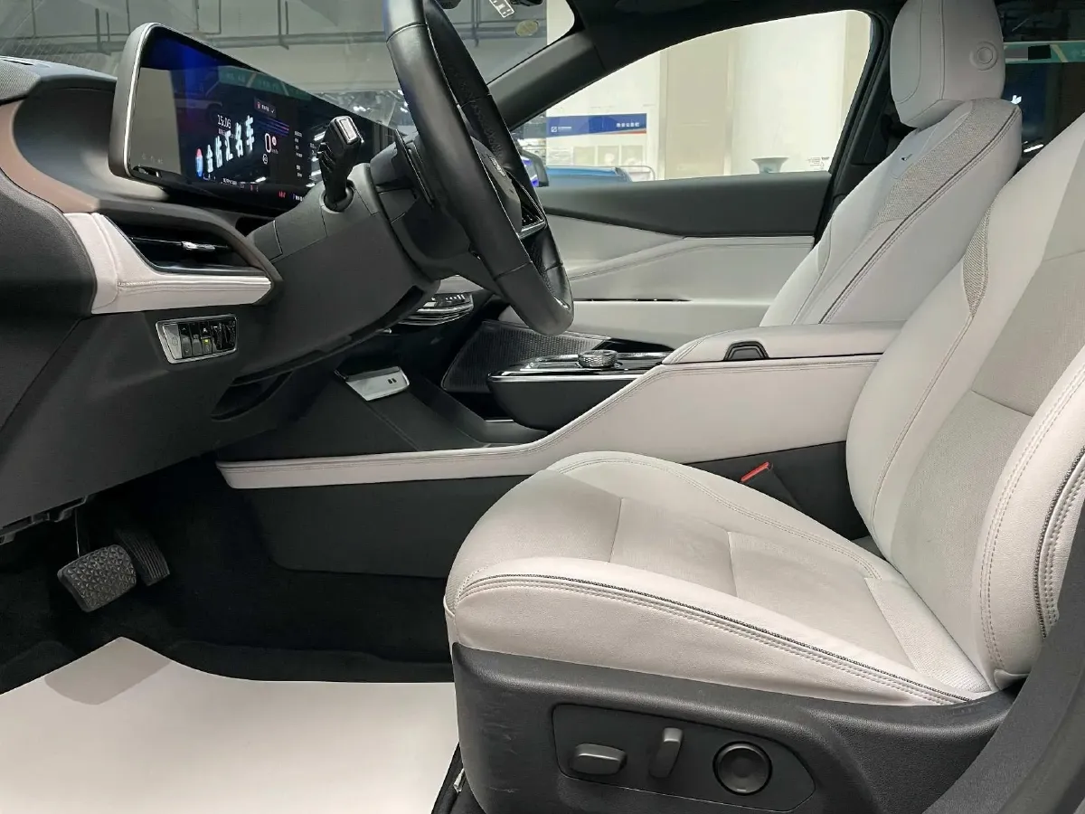 2023 Cadillac GT4 1.5T 211HP L4 9AT,autocango,china used car exporter,china ev exporter,chinese used car exporter,chinese used ev exporter