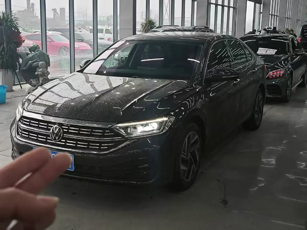 2025 Volkswagen Sagitar 1.5T 160HP L4 7DCT