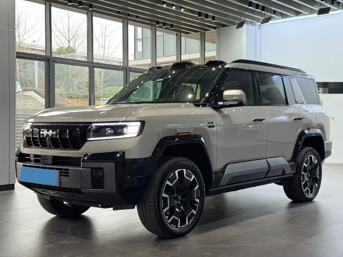 2025 FangChengBao Bao 8 2.0T 245HP L4 E-CVT PHEV 36.8KWH
