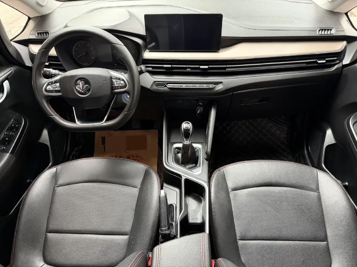 2022 Livan X3 PRO 1.5L 113HP L4 5MT,autocango,china used car exporter,china ev exporter,chinese used car exporter,chinese used ev exporter