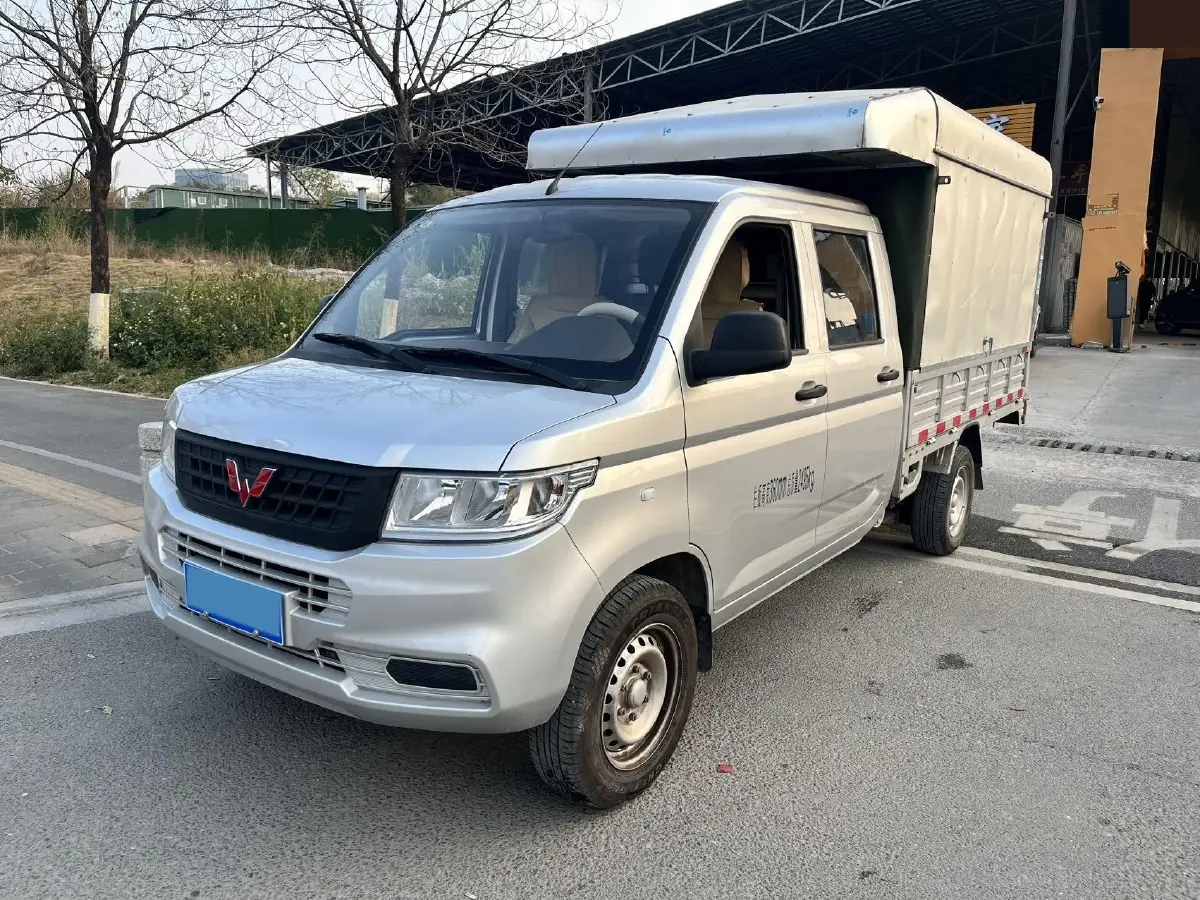 2023 WuLing RongGuang New Truck 2.0L 136HP L4 5MT