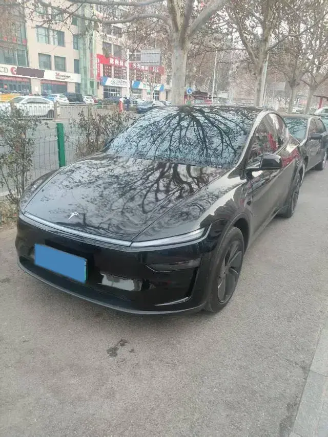 2025 Tesla Model Y BEV 62.5KWH