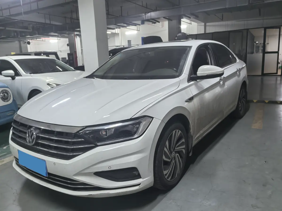2020 Volkswagen Sagitar 1.2T 116HP L4 7DCT