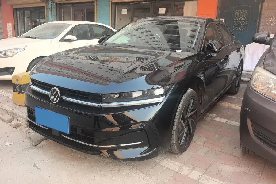 2024 Volkswagen Magotan 2.0T 220HP L4 7DCT