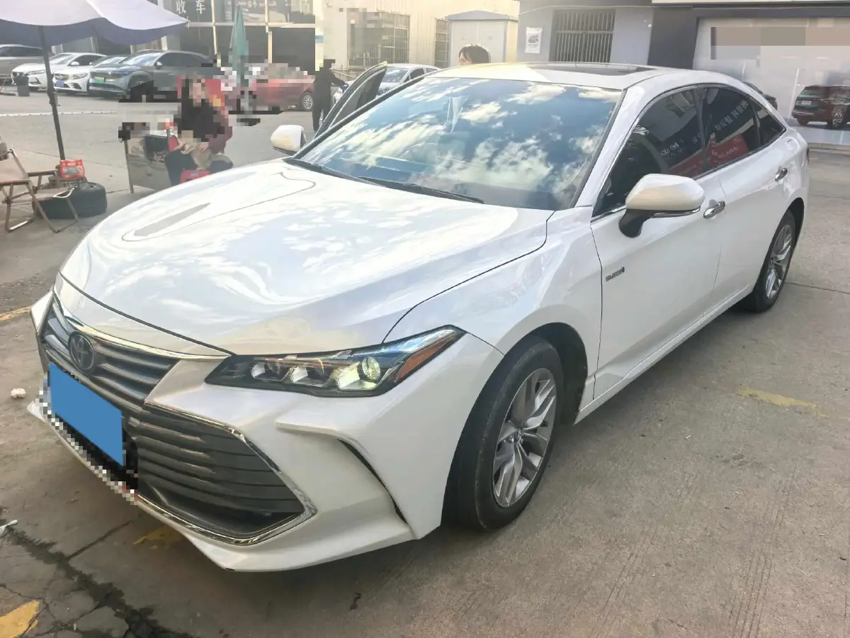 2022 Toyota Avalon 2.5L 178HP L4 E-CVT Hybrid