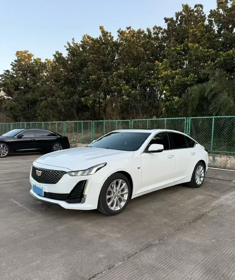 2022 Cadillac CT5 2.0T 237HP L4 10AT