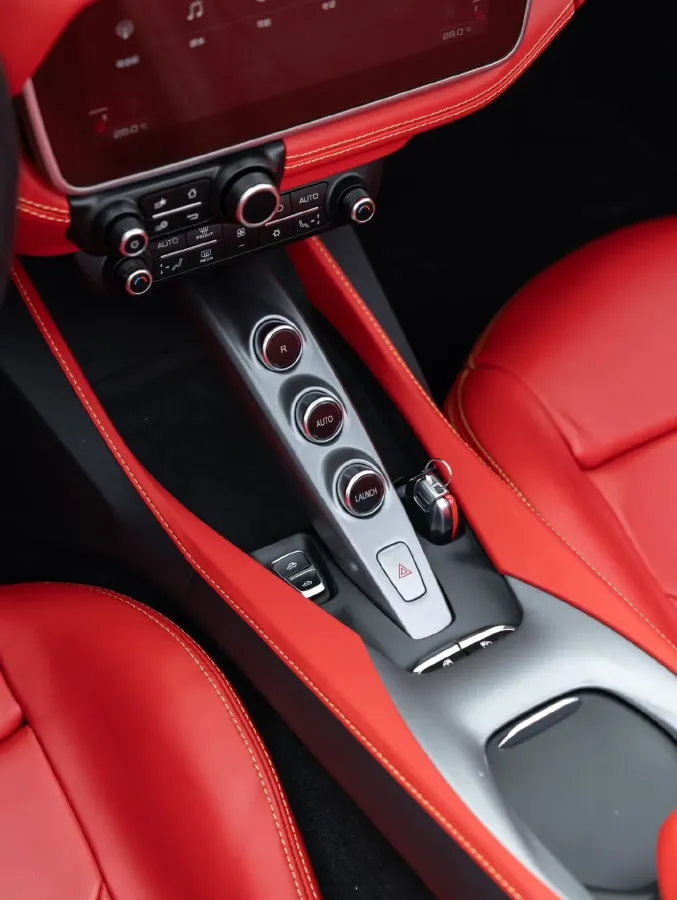 2021 Ferrari Portofino 3.9T 620HP V8 8DCT,autocango,china used car exporter,china ev exporter,chinese used car exporter,chinese used ev exporter