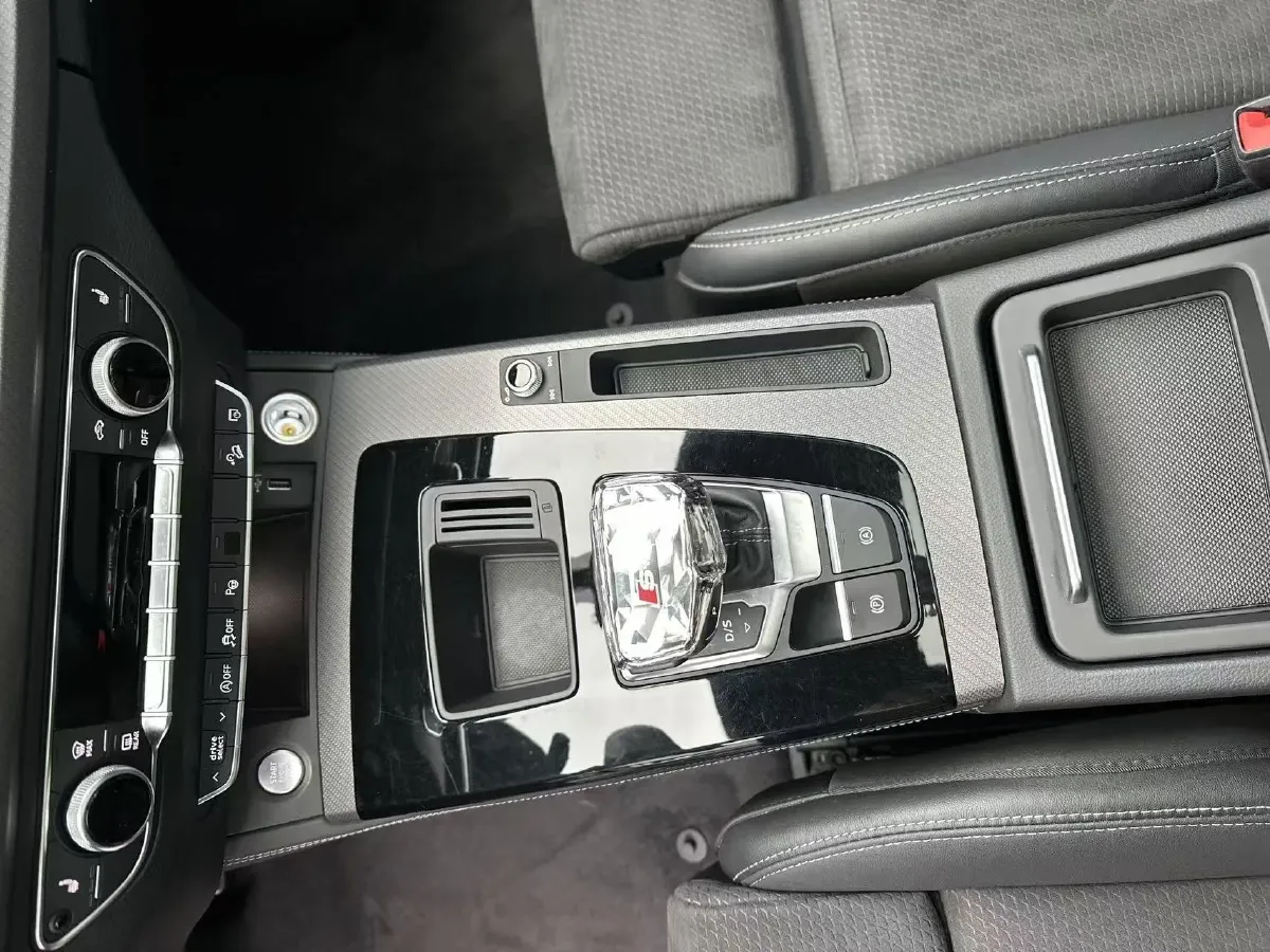 2024 Audi Q5L Sportback 2.0T 190HP L4 7DCT,autocango,china used car exporter,china ev exporter,chinese used car exporter,chinese used ev exporter