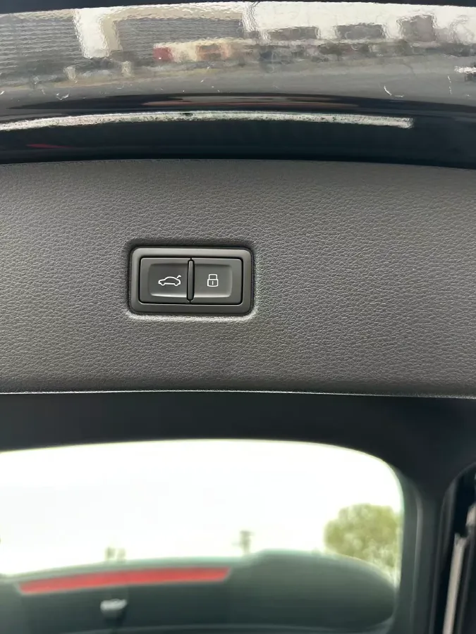 2024 Audi Q5L Sportback 2.0T 190HP L4 7DCT,autocango,china used car exporter,china ev exporter,chinese used car exporter,chinese used ev exporter