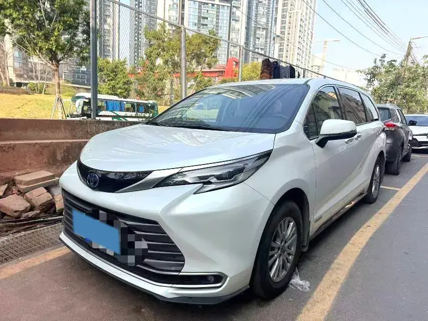 2023 Toyota Sienna 2.5L 189HP L4 E-CVT Hybrid