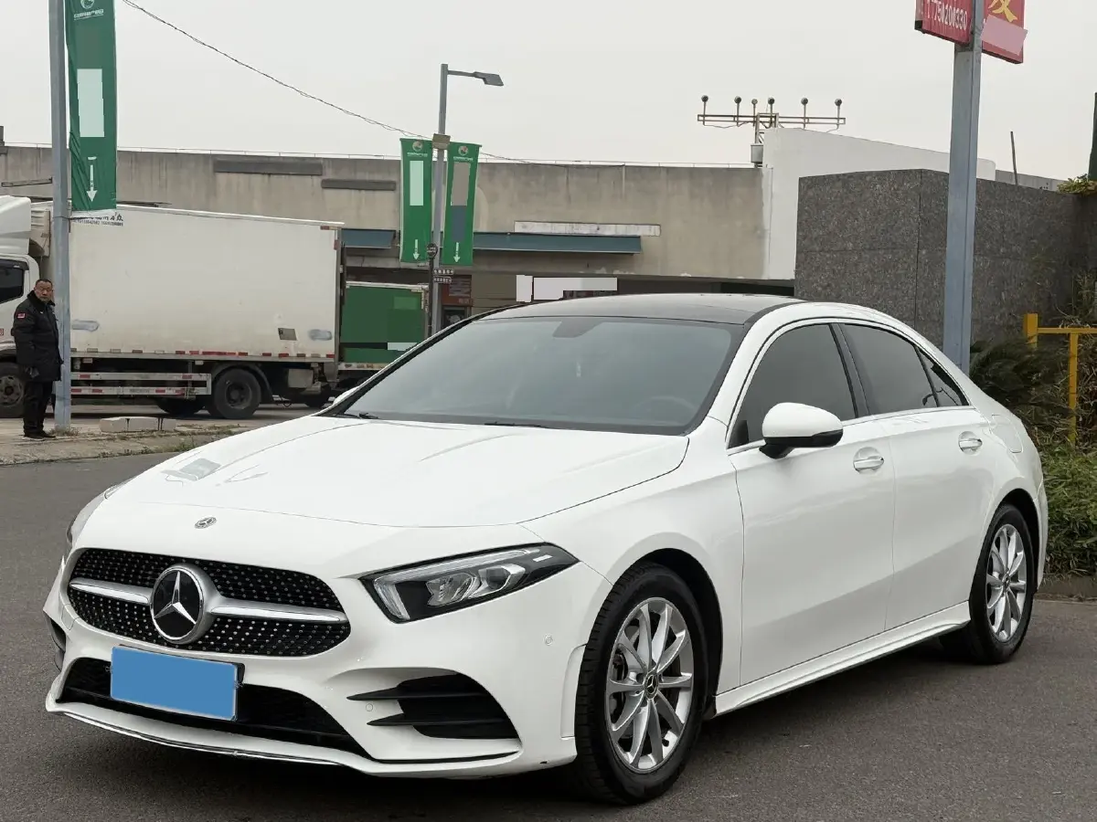 2020 Mercedes-Benz A Class 1.3T 163HP L4 7DCT