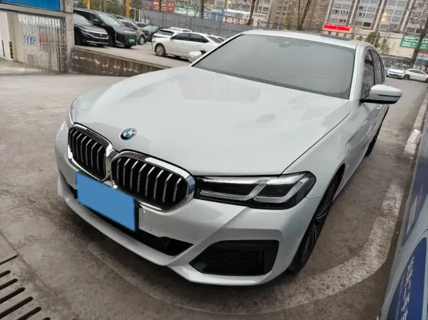 2022 BMW 5 Series 2.0T 252HP L4 8AT