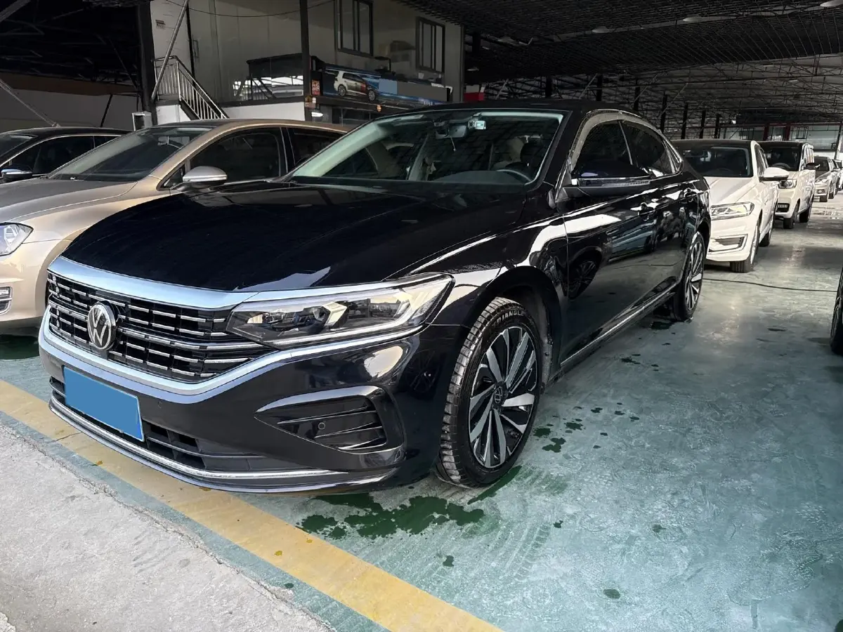 2023 Volkswagen Passat 2.0T 186HP L4 7DCT