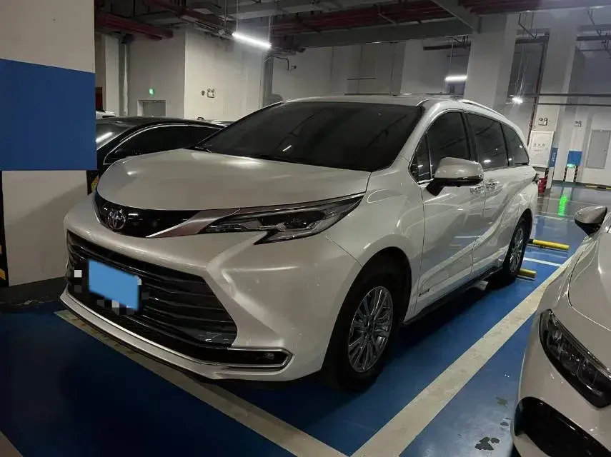 2023 Toyota Sienna 2.5L 189HP L4 E-CVT Hybrid