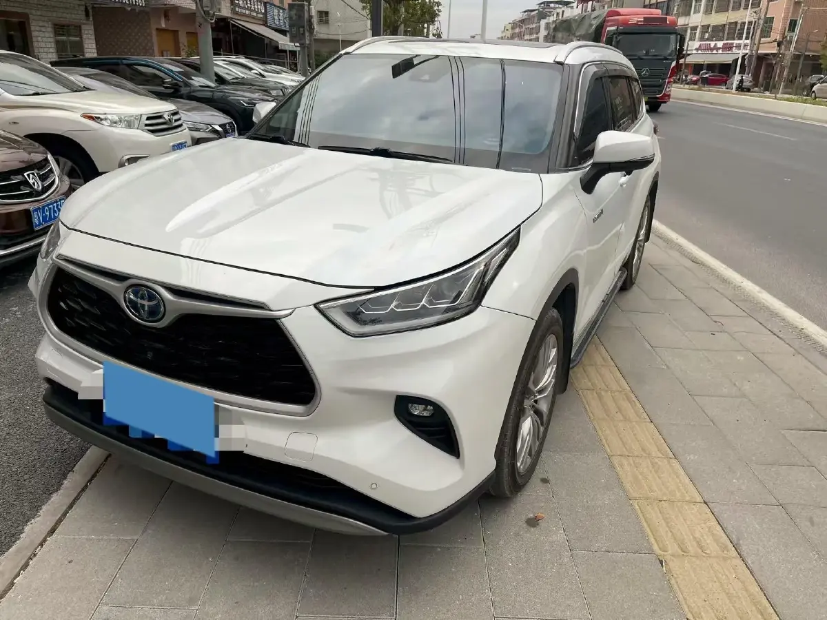 2022 Toyota Highlander 2.5L 192HP L4 E-CVT Hybrid