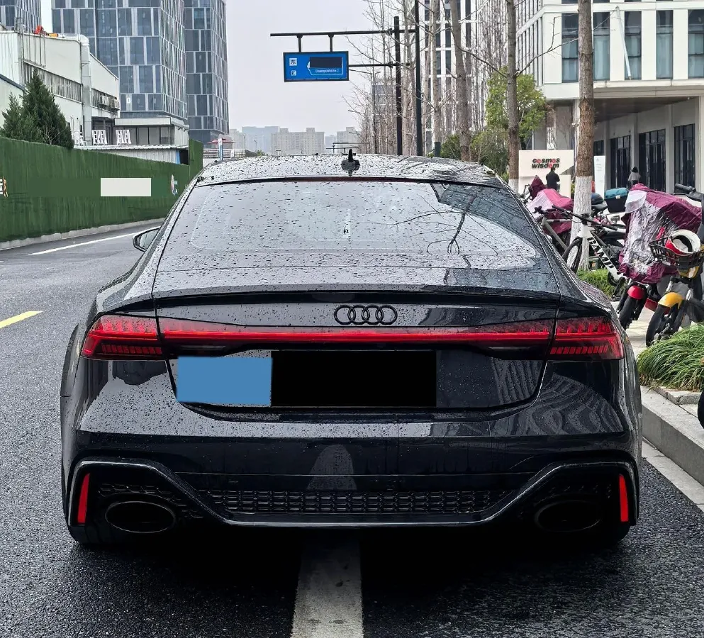 2021 Audi RS 7 4.0T 600HP V8 8AT,autocango,china used car exporter,china ev exporter,chinese used car exporter,chinese used ev exporter