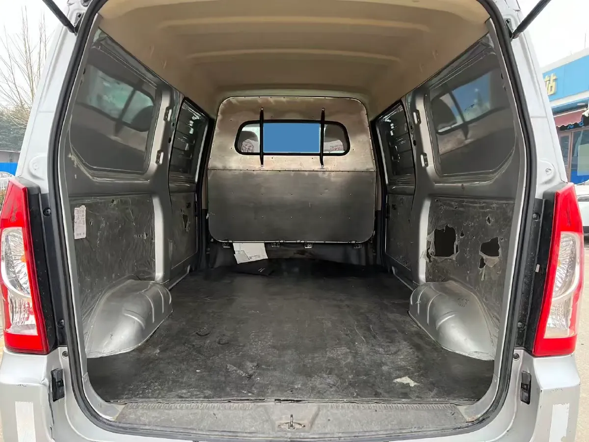 2022 WuLing RongGuang S 1.2L 76HP L4 5MT,autocango,china used car exporter,china ev exporter,chinese used car exporter,chinese used ev exporter