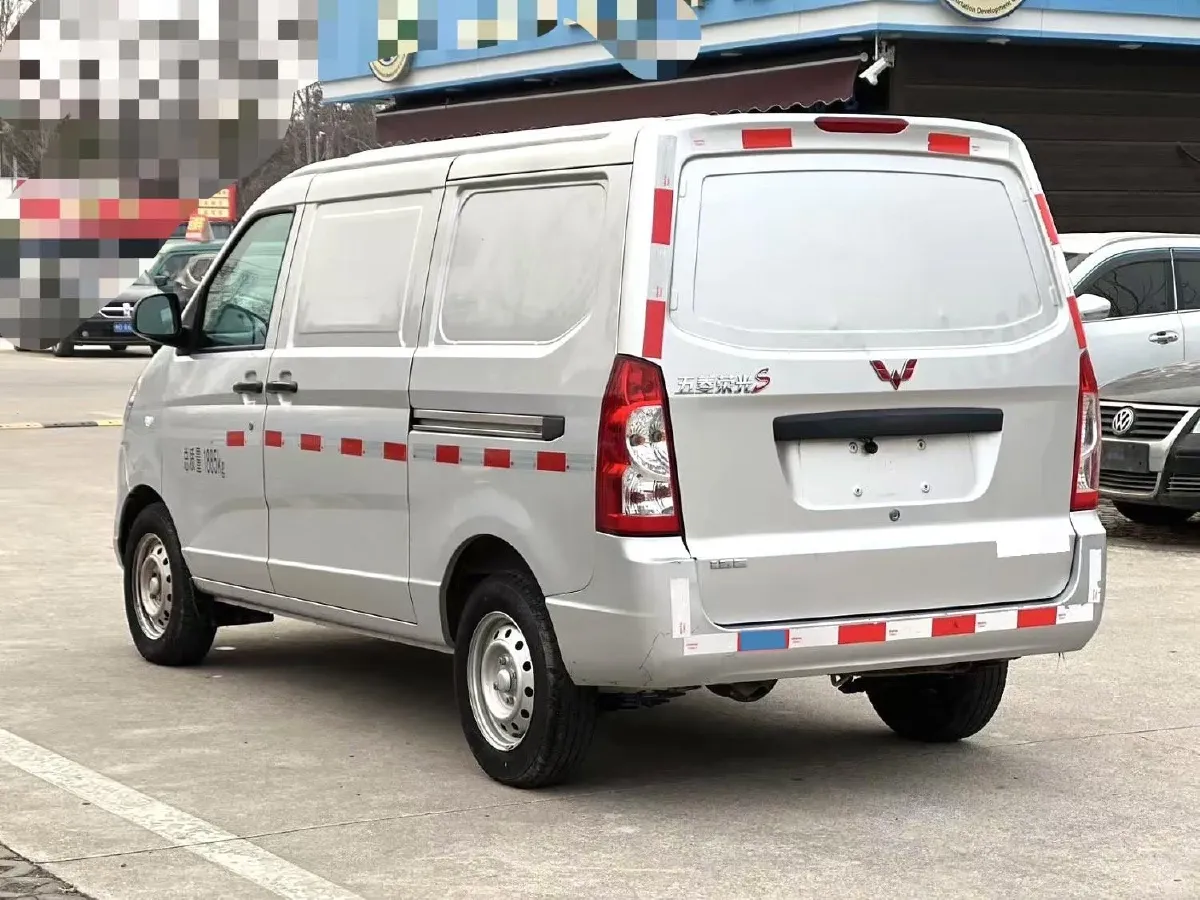 2022 WuLing RongGuang S 1.2L 76HP L4 5MT,autocango,china used car exporter,china ev exporter,chinese used car exporter,chinese used ev exporter