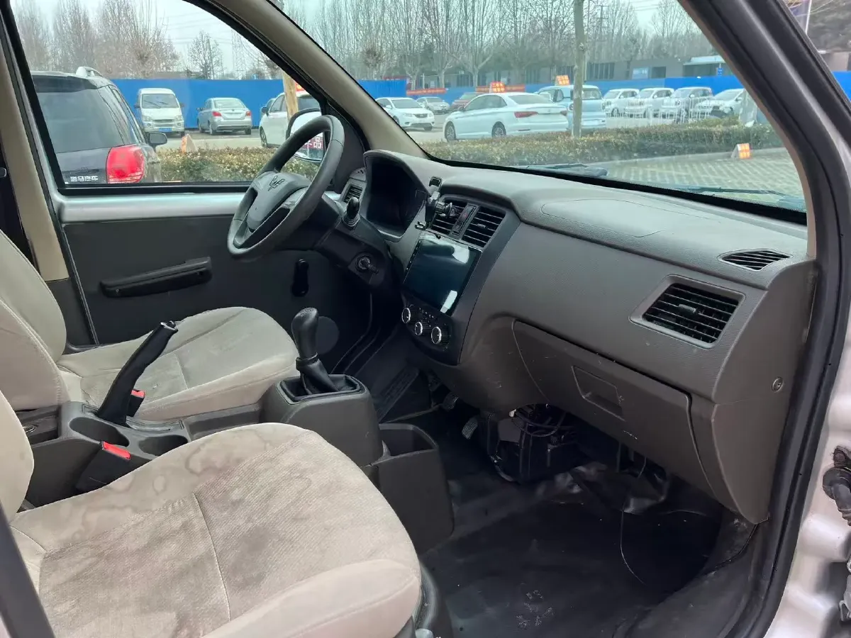 2022 WuLing RongGuang S 1.2L 76HP L4 5MT,autocango,china used car exporter,china ev exporter,chinese used car exporter,chinese used ev exporter