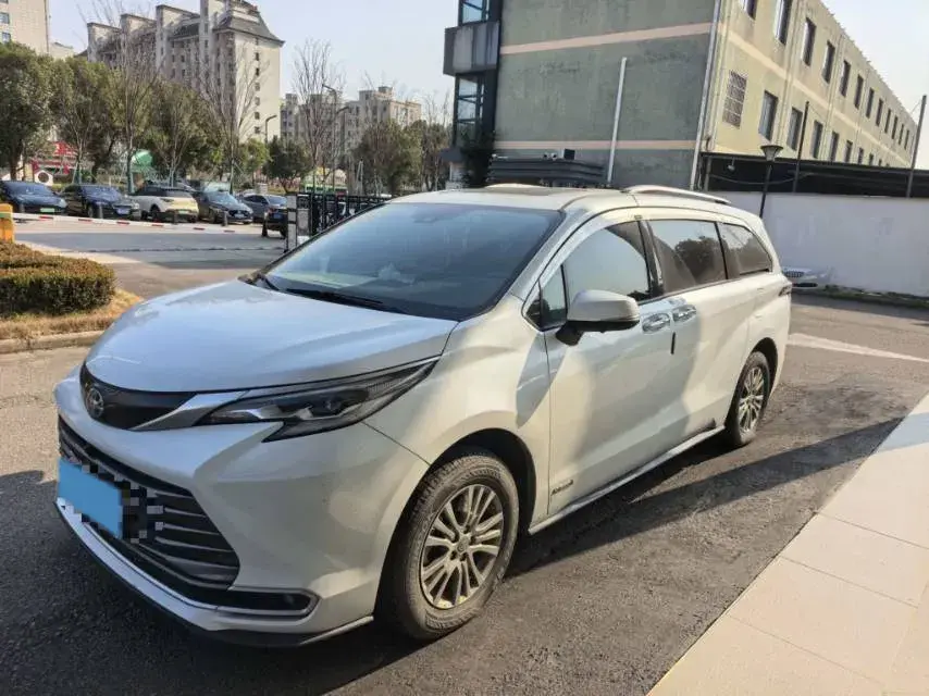 2021 Toyota Sienna 2.5L 192HP L4 E-CVT Hybrid